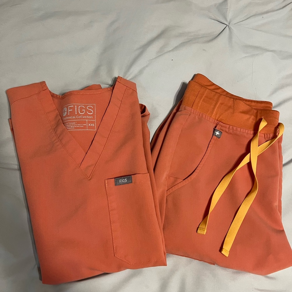 Wear Figs Scrubs Coral